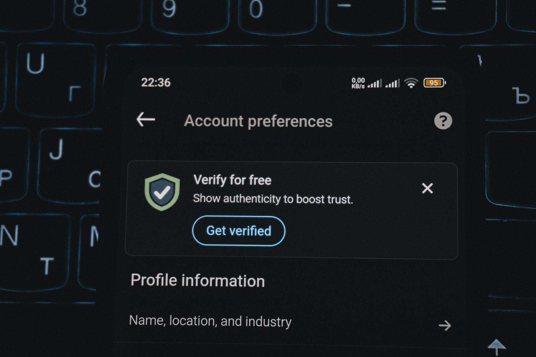 Minh họa bảo vệ dữ liệu cá nhân khi sử dụng website